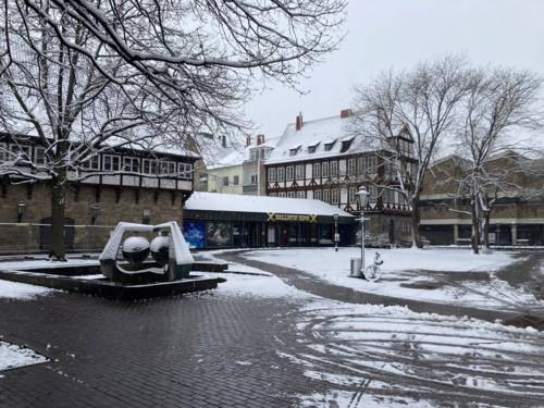 Der Ballhofplatz mit Schnee am 1. April.